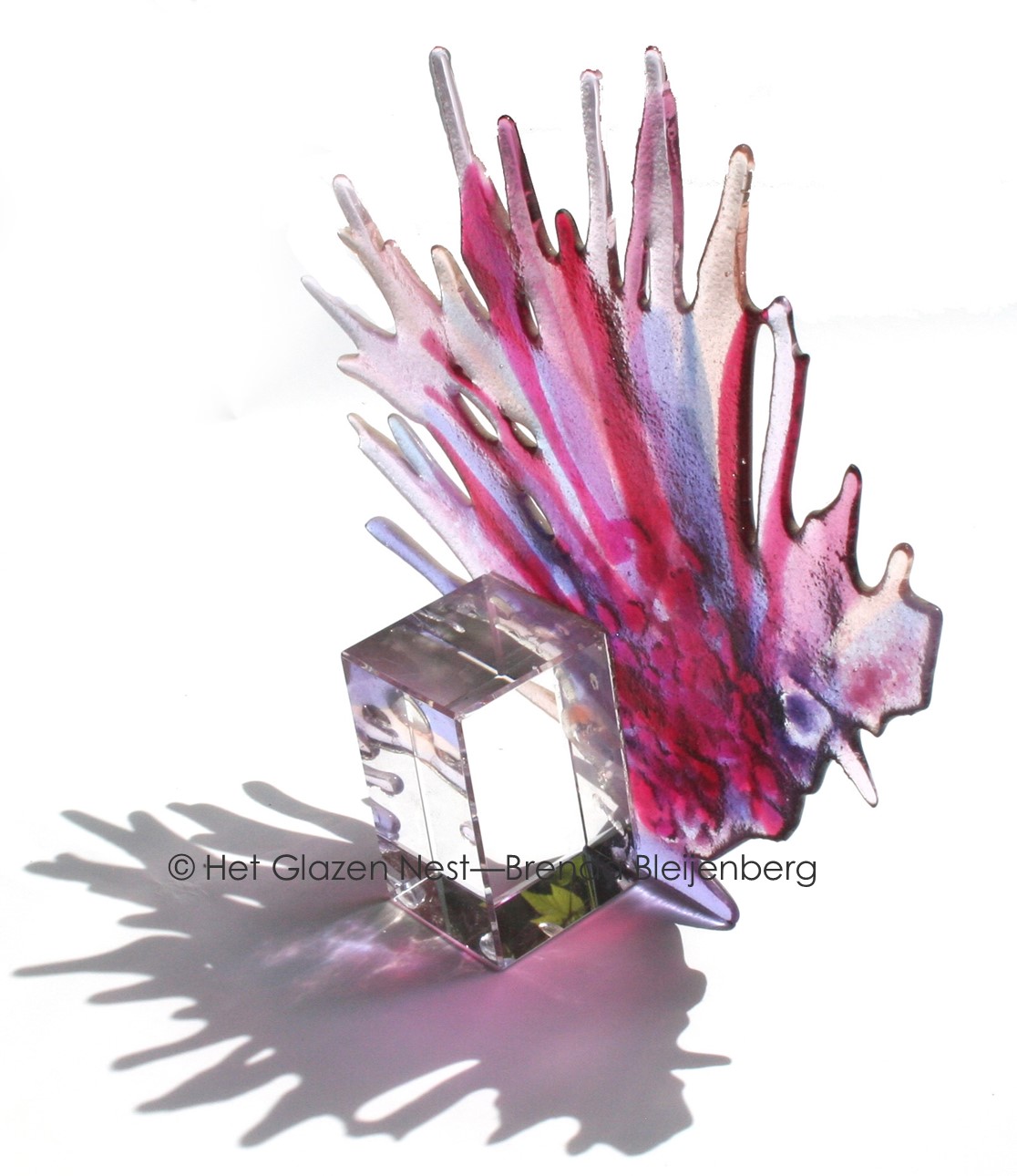 abstracte vogel in roze en lila