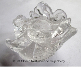 abstracte bloem in casting glas