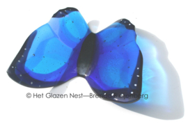 Blauwe glas vlinder voor grafsteen