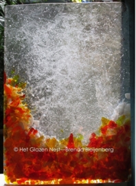 grillige object in blank en oranje glas