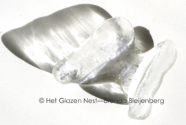Glazen vlinder voor gedenkplek