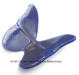 Blauwe glazen vlinder met paarse tekening