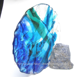 blauwe cirkel in grillig glas