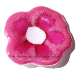Bijzondere bloem in abstract roze glas