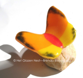 Kleine oranje vlinder van glas