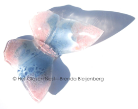 Glas vlinder in roze en lila kleuren