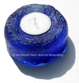 Waxinelichtje in blauw glas casting
