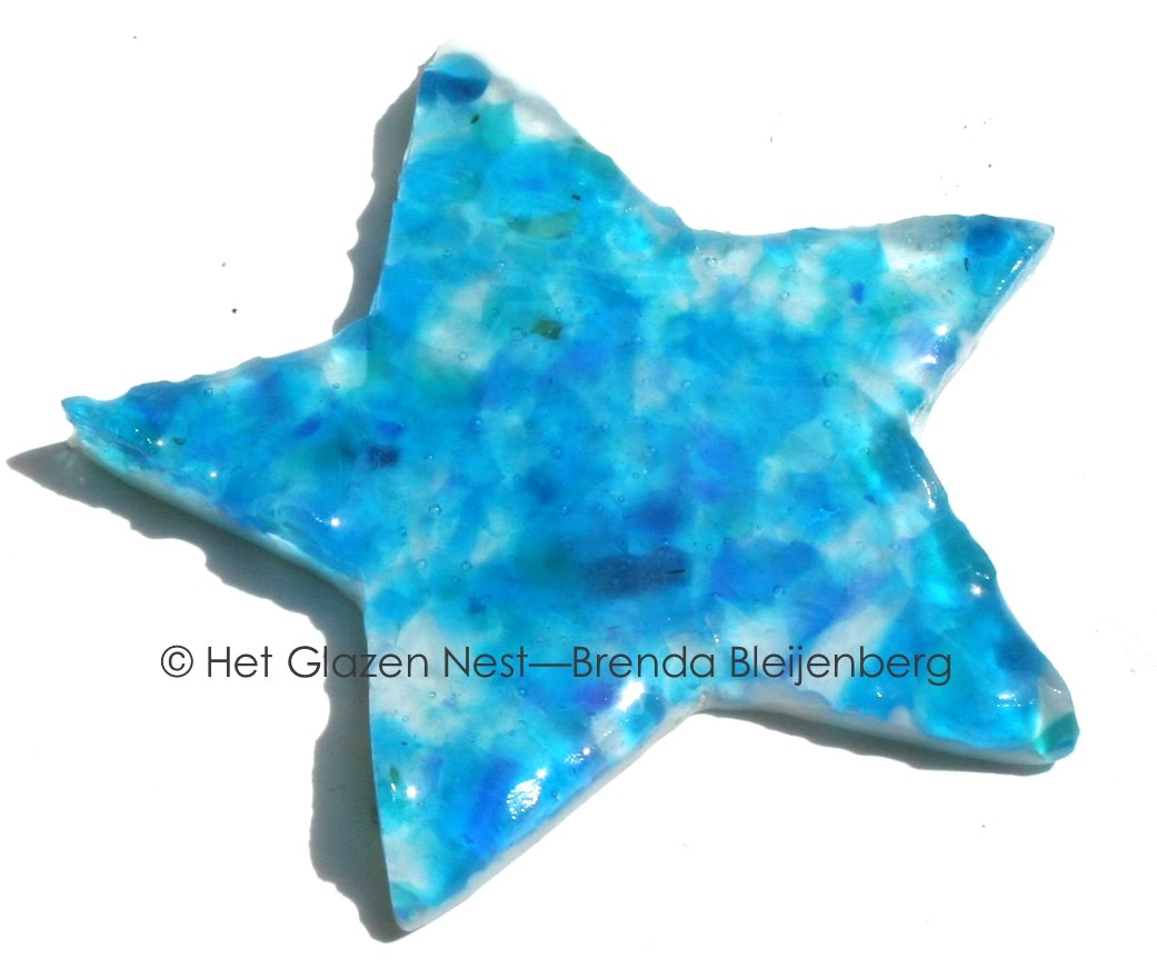Glazen ster in speelse aqua kleuren