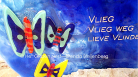 Glas sculptuur “kindervlinders”