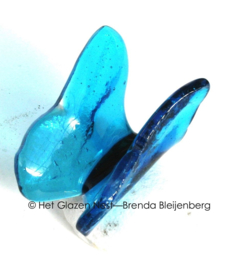Vlinder in aquablauw glas