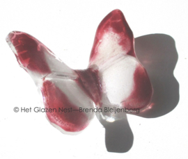 Kleine wit en roze vlinder van glaskunst
