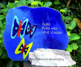 Glas sculptuur “kindervlinders”