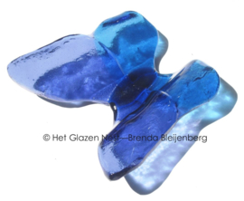 Glazen vlinder in paars en lavendel kleuren