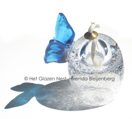 Aqua blauwe vlinder op olielampje
