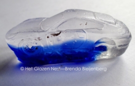 speelgoed auto Porsche in blank en blauw glas