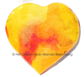 Geel en oranje hart in glaskunst