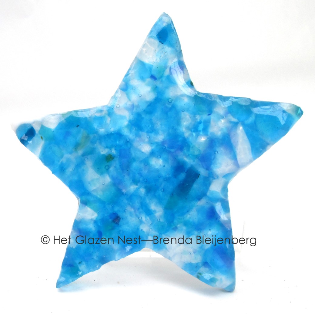 Glazen ster in speelse aqua kleuren