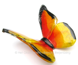 Oranje vlinder met zwarte randen
