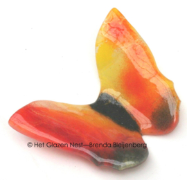 Glazen vlinder in abstract oranje