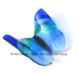 Glazen vlinder in rustig blauwe kleuren