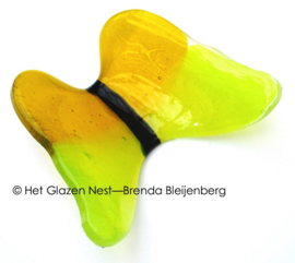 Vlinder in citroen geel glas
