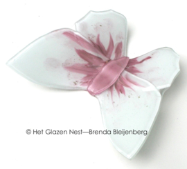 Witte glas vlinder met roze accenten