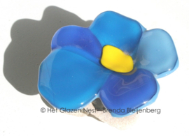 Klein blauw viooltje van glas