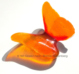 Vlinder in rustig oranje glas