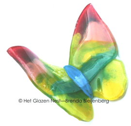 Vlinder in roze, geel en groen glas