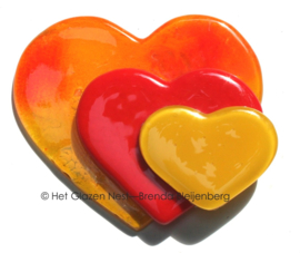 Geel en oranje hartjes in glas kunst