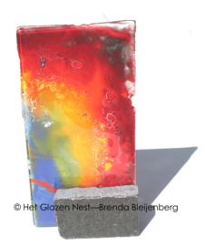 Glaskunst in abstracte regenboog kleuren