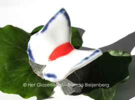 Witte vlinder met oranje lijfje