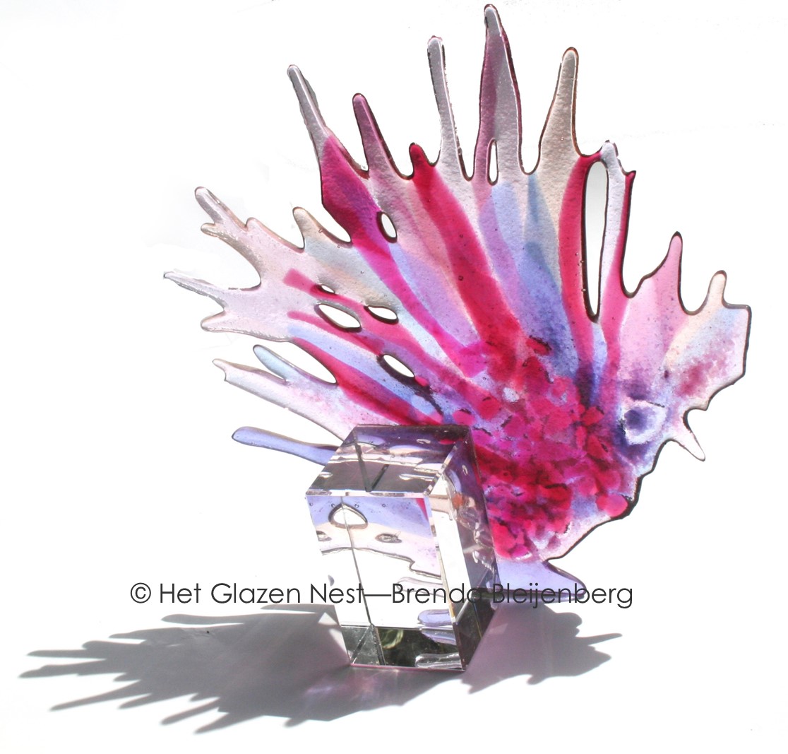 abstracte vogel in roze en lila