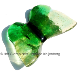 Speelse kleine groene vlinder van glaskunst