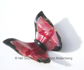 Grote vlinder in roze en rood