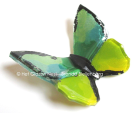 Glazen vlinder in abstract groene kleuren