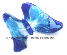 Vliegende vlinder in aqua kleuren