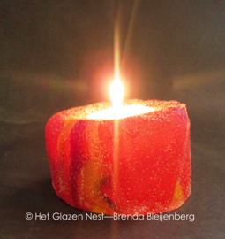 Waxinelichtje in rood glas