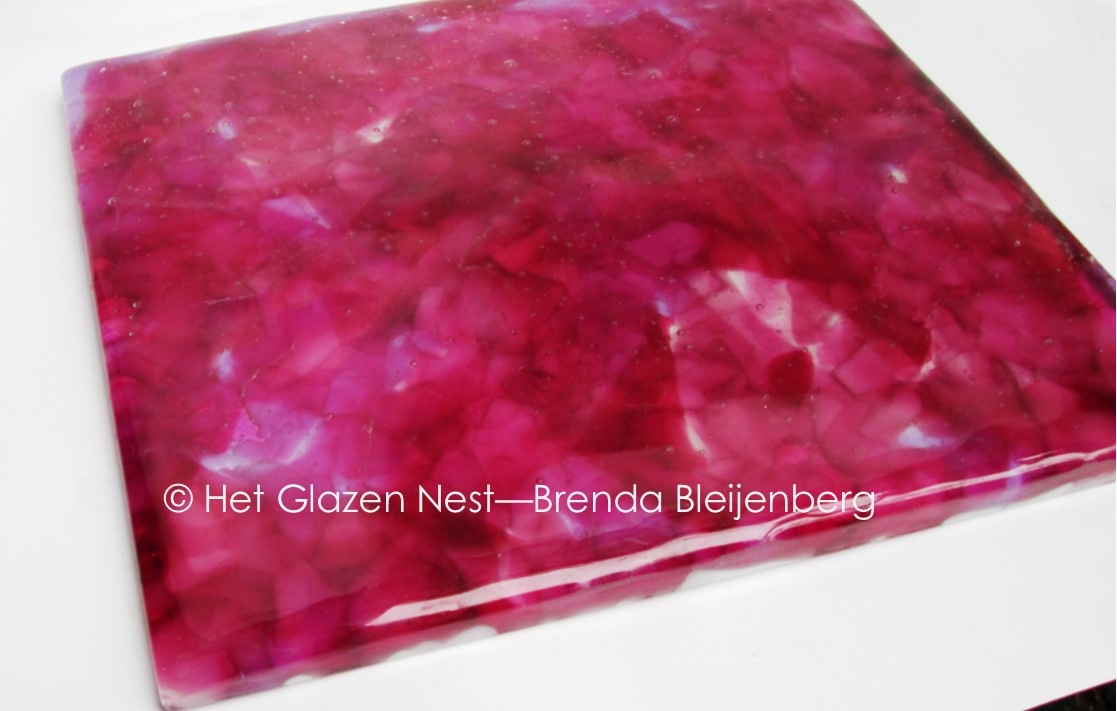 vierkante glas tegel in roze kleuren