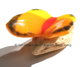 Kleine oranje vlinder van glas