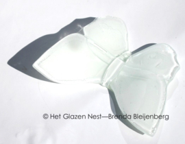 Witte vlinder van glaskunst