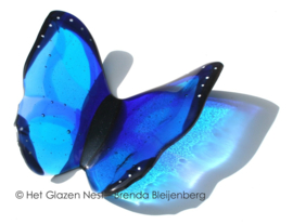 Blauwe glas vlinder voor grafsteen
