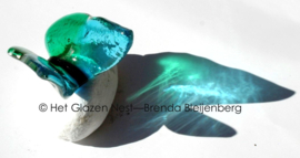 Vlinder in rustig zeegroen glas