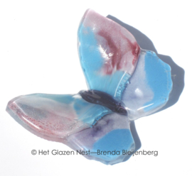 Kleine glazen vlinder in pastel kleuren