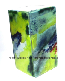 Glazen urn in pastel kleuren