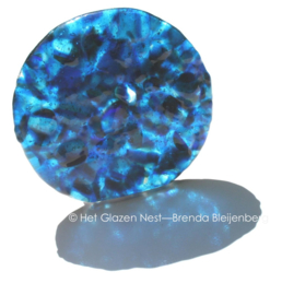 Kleine cirkel in grillig zee blauw glas