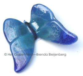 Vliegende blauwe glazen vlinder