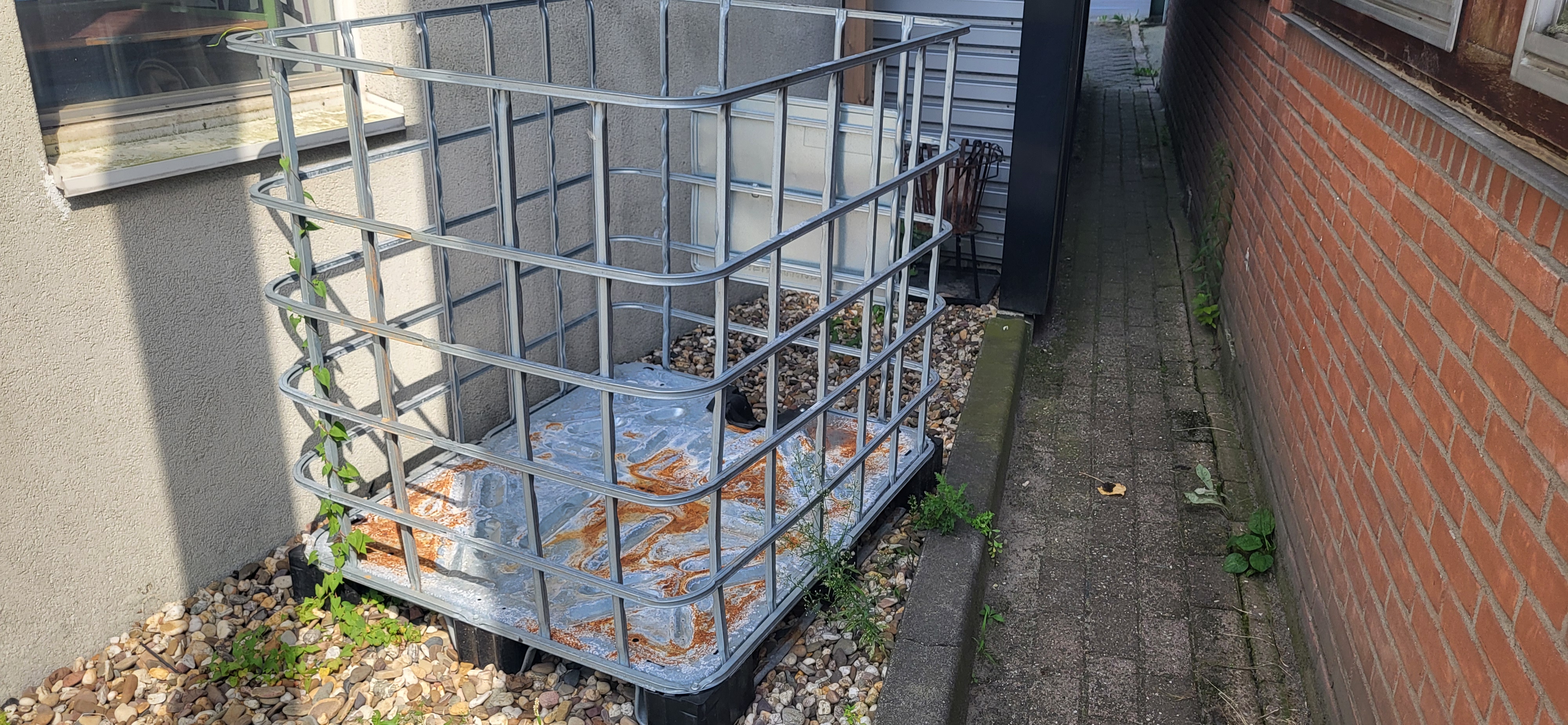 Gebruikte IBC Container frame met onderstel
