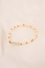 Kralen armband met tekst kus - off white | Zusss