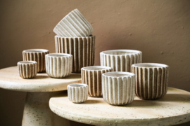 725450 | Ghada pot with lines XS - cream | PTMD